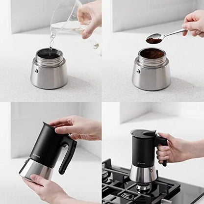 Moka pot in gebruik verse Italiaanse espresso zetten inductie
