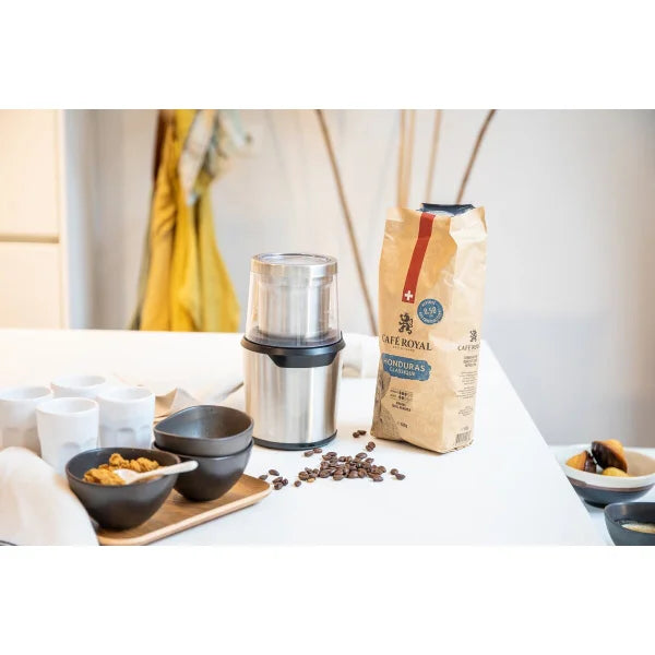 Koffiebonen malen met Livoo one-touch koffiemolen
